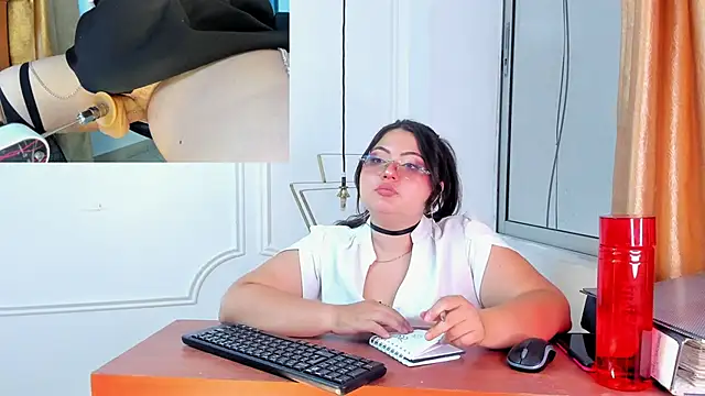 Snapshot of Tessa_Sinclaire chatting on May 5, 9:01 pm Tessa Sinclaire online show from May 5, 9:01 pm
