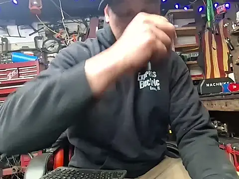 twistafatpipe online show from March 3, 11:43 pm