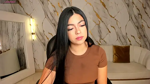 Snapshot of NataliaGaret chatting on January 10, 2:02 am NataliaGaret online show from January 10, 2:02 am