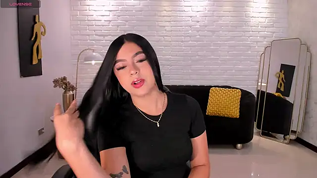 Snapshot of NataliaGaret chatting on February 1, 2:10 am NataliaGaret online show from February 1, 2:10 am