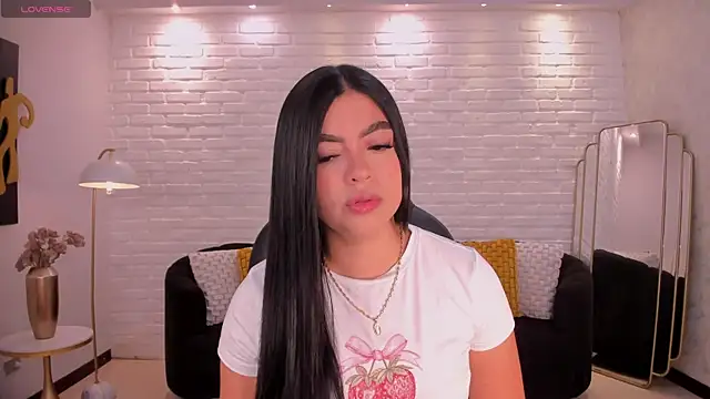 Snapshot of NataliaGaret chatting on February 6, 1:54 am NataliaGaret online show from February 6, 1:54 am