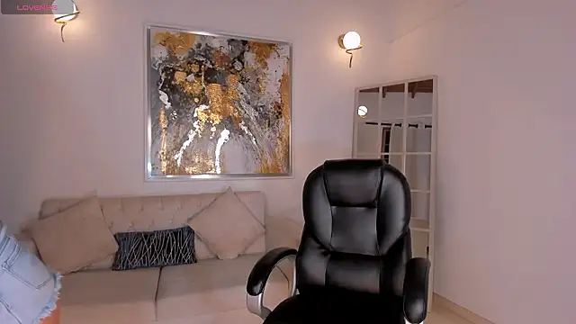 Snapshot of NataliaGaret chatting on February 25, 2:32 am NataliaGaret online show from February 25, 2:32 am