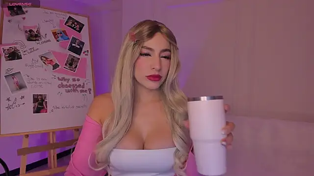 MaddisonTaylor1 online show from October 31, 8:43 pm