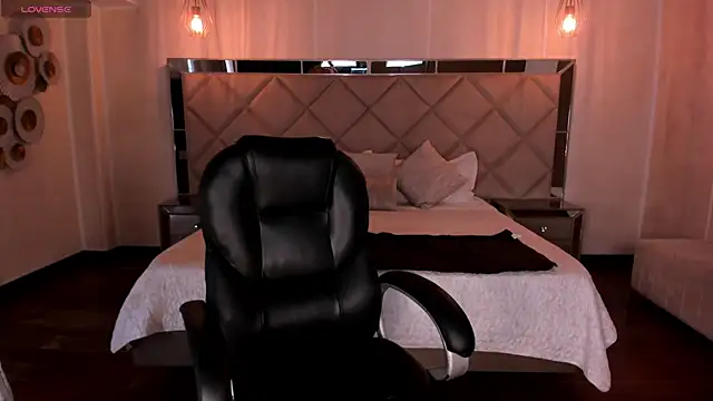 Snapshot of MilaColeman chatting on November 3, 7:04 pm MilaColeman online show from November 3, 7:04 pm