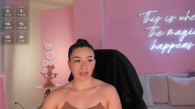 Snapshot of MilaColeman chatting on November 8, 2:12 am MilaColeman online show from November 8, 2:12 am