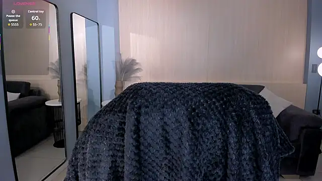 Snapshot of MilaColeman chatting on November 26, 2:01 am MilaColeman online show from November 26, 2:01 am