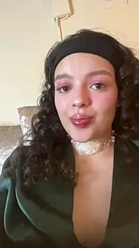 Snapshot of AriaHeavenss chatting on November 19, 1:27 am AriaHeavenss online show from November 19, 1:27 am