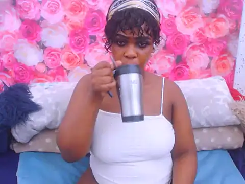 Snapshot of MiniMinaj chatting on November 26, 8:15 am MiniMinaj online show from November 26, 8:15 am