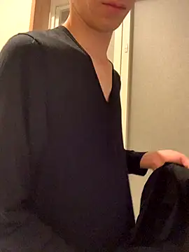 Snapshot of aki_2727 chatting on October 24, 10:22 am aki 2727 online show from October 24, 10:22 am