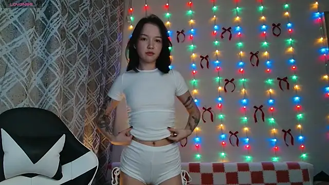 Snapshot of DemiWildcat chatting on December 18, 11:38 am DemiWildcat online show from December 18, 11:38 am