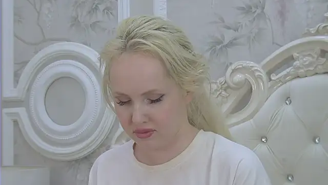 Snapshot of EllieFrosty_ chatting on May 19, 8:15 pm EllieFrosty online show from May 19, 8:15 pm