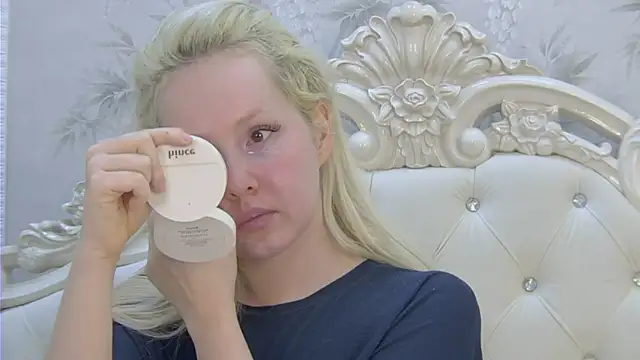 Snapshot of EllieFrosty_ chatting on May 28, 12:30 am EllieFrosty online show from May 28, 12:30 am