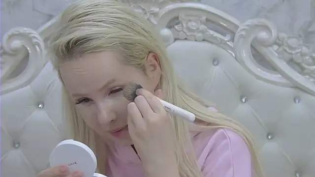 Snapshot of EllieFrosty_ chatting on June 8, 9:26 pm EllieFrosty online show from June 8, 9:26 pm