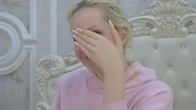 Snapshot of EllieFrosty_ chatting on June 12, 3:55 pm EllieFrosty online show from June 12, 3:55 pm
