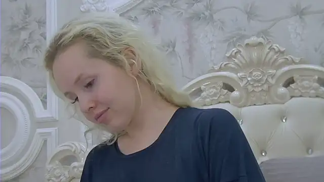 Snapshot of EllieFrosty_ chatting on July 11, 8:22 pm EllieFrosty online show from July 11, 8:22 pm