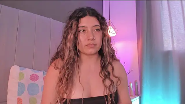 Snapshot of valeria_rouse28 chatting on December 13, 8:47 pm valeria rouse28 online show from December 13, 8:47 pm