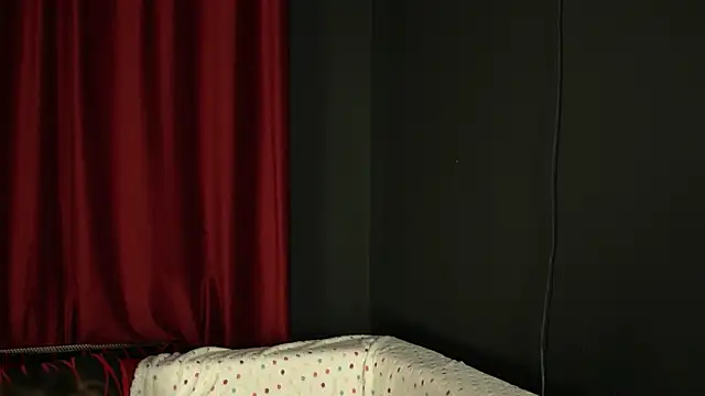 Snapshot of Tracyix chatting on May 6, 6:24 pm Tracyix online show from May 6, 6:24 pm