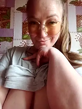 Kiss Eva online show from April 29, 4:11 pm