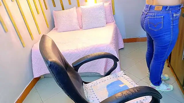 Snapshot of Angel_saez chatting on November 25, 3:45 pm Angel saez online show from November 25, 3:45 pm