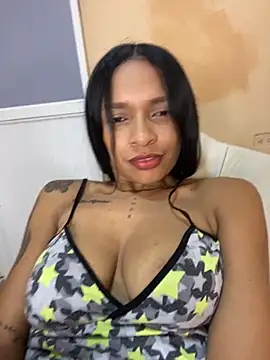 Snapshot of Luna025 chatting on November 2, 5:43 am Luna025 online show from November 2, 5:43 am