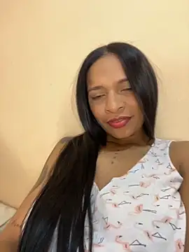 Snapshot of Luna025 chatting on November 18, 11:03 am Luna025 online show from November 18, 11:03 am