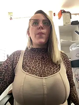 CurvyLust x online show from March 26, 1:28 pm