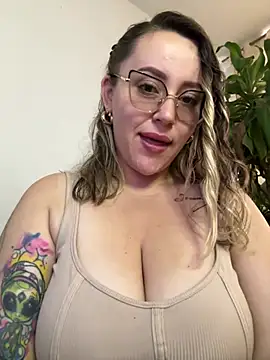 CurvyLust x online show from April 17, 1:25 pm