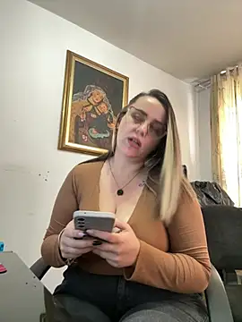 CurvyLust x online show from May 12, 3:31 pm