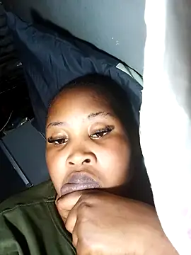 Snapshot of OCEANSQUITERXXX chatting on October 31, 5:14 pm OCEANSQUITERXXX online show from October 31, 5:14 pm