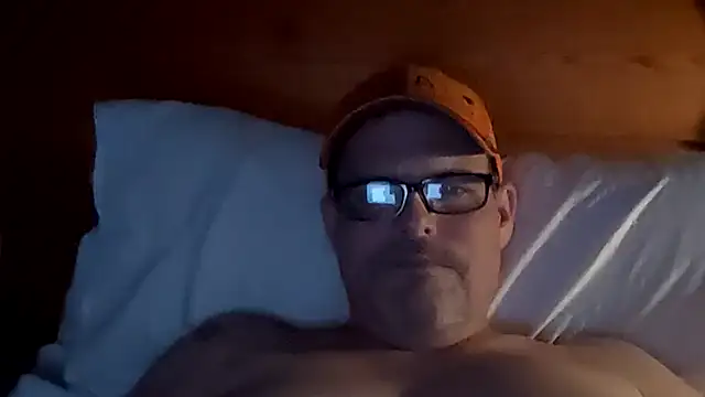 Snapshot of One_Man_For_You chatting on December 16, 2:16 am One Man For You online show from December 16, 2:16 am