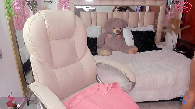 paulha miller online show from September 18, 12:51 pm