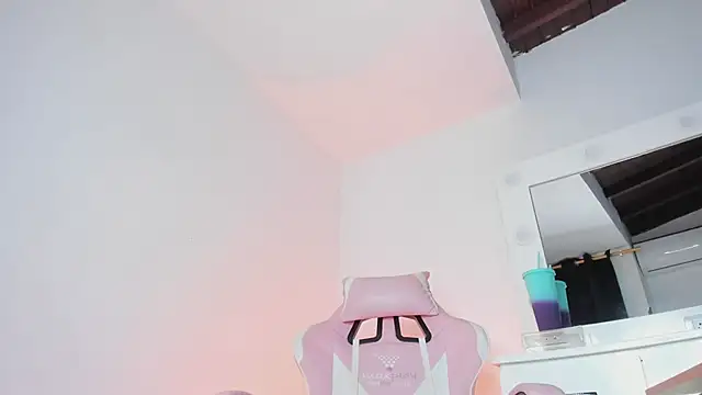 lovingdarcy  online show from March 13, 11:28 am