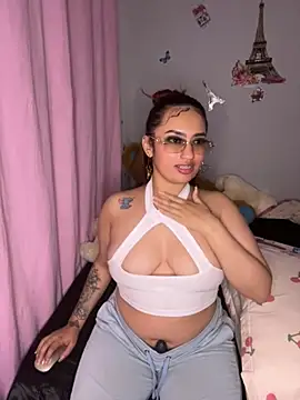 Snapshot of naomirouse_ chatting on November 14, 4:11 am naomirouse online show from November 14, 4:11 am