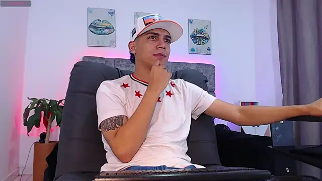 Snapshot of david_santos16 chatting on October 29, 2:03 am david santos16 online show from October 29, 2:03 am