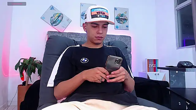 Snapshot of david_santos16 chatting on November 2, 1:08 am david santos16 online show from November 2, 1:08 am