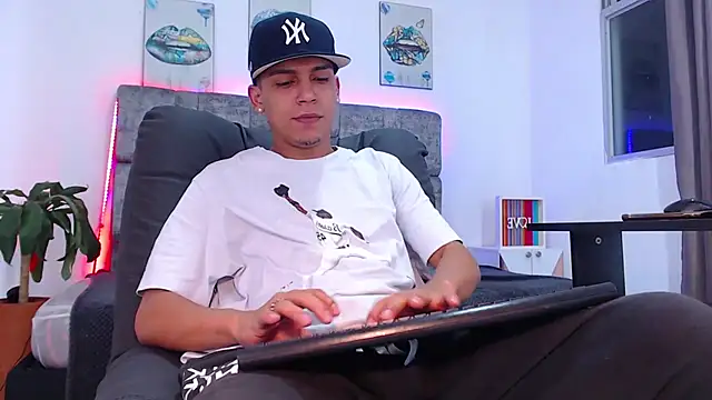 Snapshot of david_santos16 chatting on November 2, 11:51 pm david santos16 online show from November 2, 11:51 pm