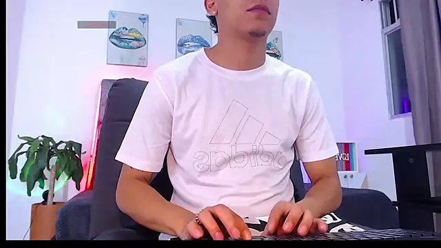 Snapshot of david_santos16 chatting on November 5, 4:23 am david santos16 online show from November 5, 4:23 am