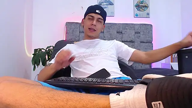 Snapshot of david_santos16 chatting on November 6, 1:06 am david santos16 online show from November 6, 1:06 am