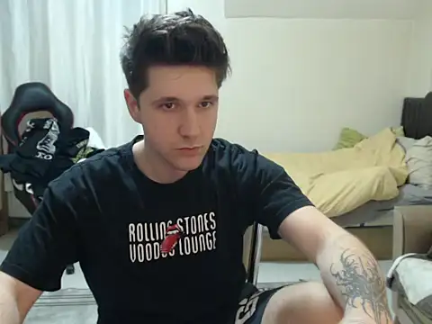 Snapshot of 2handsomemann chatting on May 7, 8:25 pm 2handsomemann online show from May 7, 8:25 pm