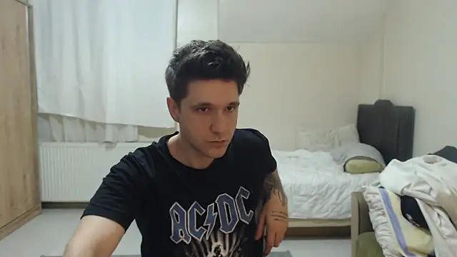 Snapshot of 2handsomemann chatting on June 4, 7:31 pm 2handsomemann online show from June 4, 7:31 pm