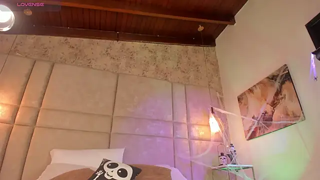 Snapshot of Mily_Vermont chatting on October 29, 8:10 pm Mily Vermont online show from October 29, 8:10 pm