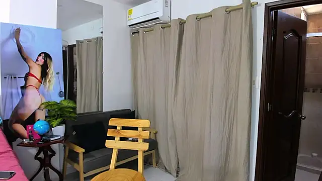 zou quira online show from February 3, 1:16 pm