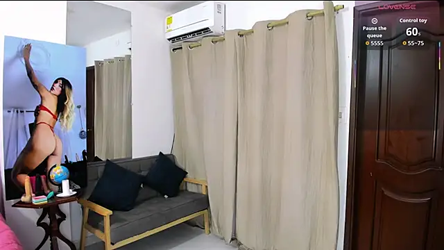 zou quira online show from February 19, 1:29 pm