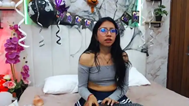 VioletxBloom online show from October 18, 12:24 am