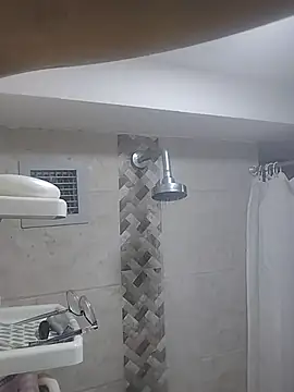 VioletxBloom online show from December 5, 7:10 pm