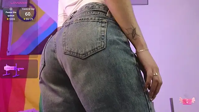 Snapshot of bella_thixx chatting on January 15, 3:00 am bella thixx online show from January 15, 3:00 am