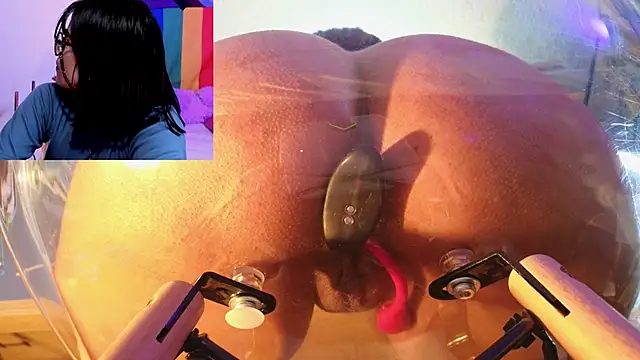 Snapshot of bella_thixx chatting on January 17, 4:06 am bella thixx online show from January 17, 4:06 am