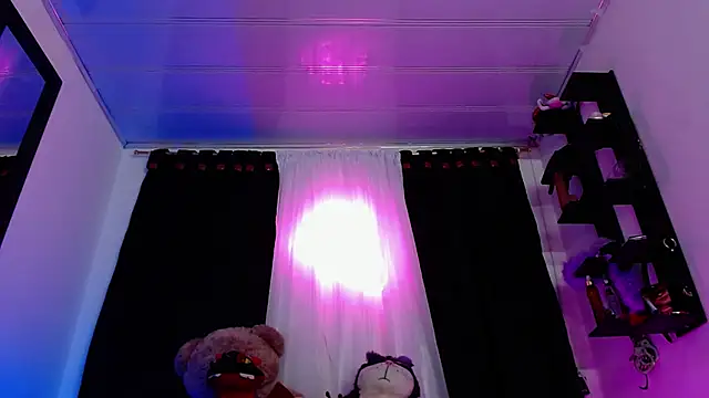 Snapshot of valerii_fox_69 chatting on May 22, 3:35 am valerii fox 69 online show from May 22, 3:35 am