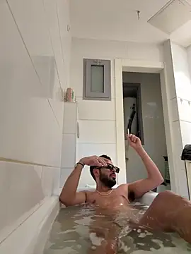 Snapshot of husbandandwifetobe chatting on October 1, 3:40 pm husbandandwifetobe online show from October 1, 3:40 pm