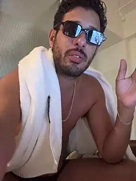 Snapshot of husbandandwifetobe chatting on October 10, 10:14 am husbandandwifetobe online show from October 10, 10:14 am